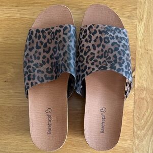 BareTraps Women's Brown Leopard Sandals